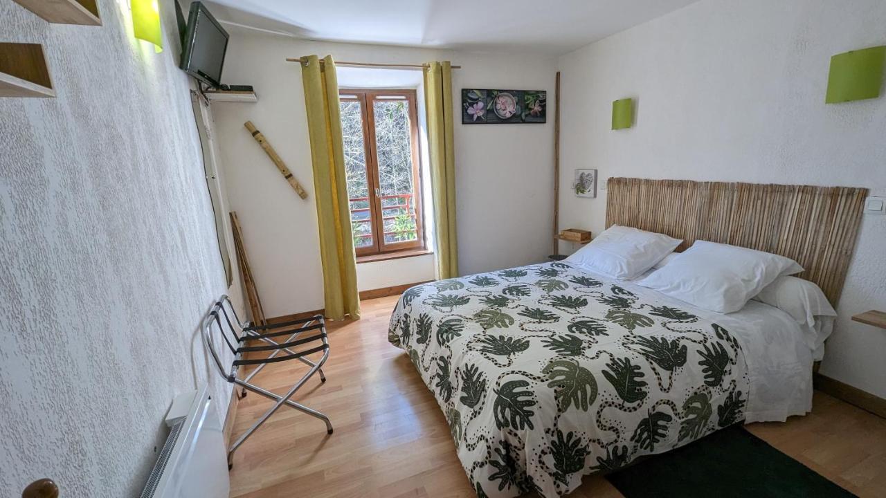 Chambres D'Hotes Les Lits Des Fees Saint-Floret Eksteriør bilde